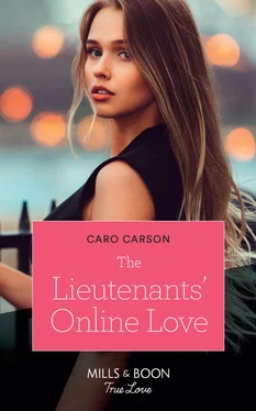 Caro Carson The Lieutenants' Online Love обложка книги