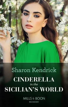 Sharon Kendrick Cinderella In The Sicilian's World обложка книги