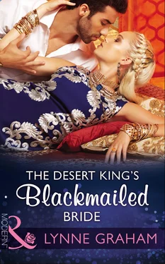 Lynne Graham The Desert King's Blackmailed Bride обложка книги