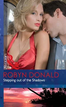 Robyn Donald Stepping out of the Shadows обложка книги