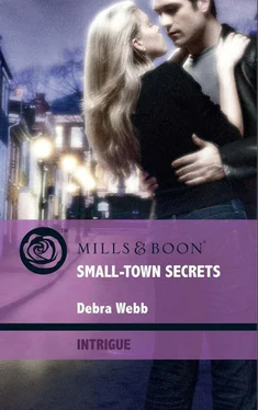 Debra Webb Small-Town Secrets обложка книги