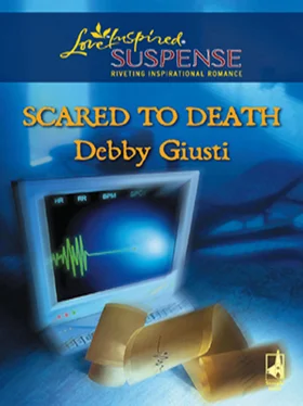 Debby Giusti Scared to Death обложка книги