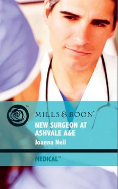 Joanna Neil New Surgeon at Ashvale A&E обложка книги