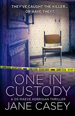 Jane Casey One in Custody обложка книги