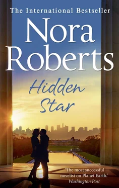 Nora Roberts Hidden Star обложка книги