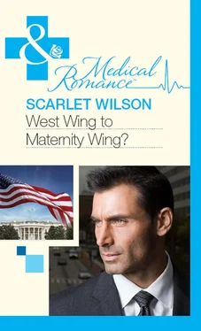 Scarlet Wilson West Wing to Maternity Wing! обложка книги