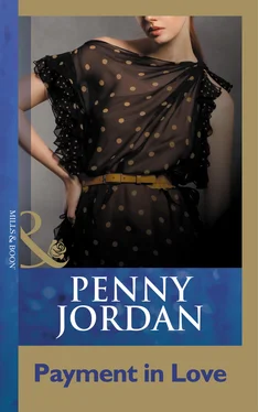 Penny Jordan Payment In Love обложка книги