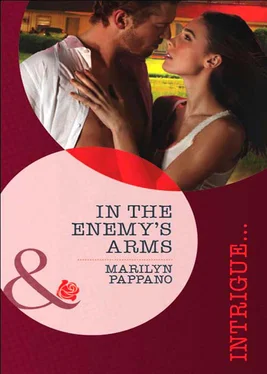 Marilyn Pappano In the Enemy's Arms обложка книги