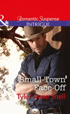 Tyler Anne Snell Small-Town Face-Off обложка книги