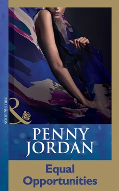 Penny Jordan Equal Opportunities обложка книги