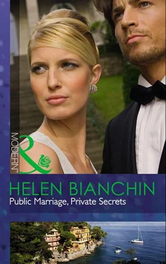 Helen Bianchin Public Marriage, Private Secrets обложка книги