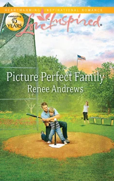 Renee Andrews Picture Perfect Family обложка книги