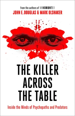 Mark Olshaker The Killer Across the Table обложка книги