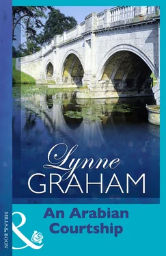Lynne Graham An Arabian Courtship обложка книги