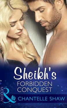 Chantelle Shaw Sheikh's Forbidden Conquest обложка книги