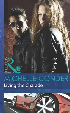 Michelle Conder Living the Charade обложка книги