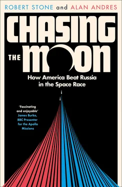Robert Stone Chasing the Moon обложка книги