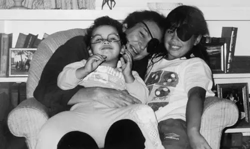 Marie with nieces Michelle Colvin right and Justine Colvin Oyster Bay 2004 - фото 5