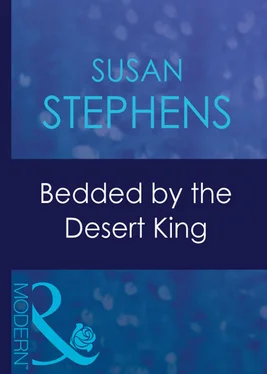 Susan Stephens Bedded By The Desert King обложка книги