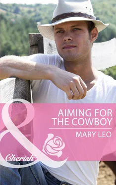 Mary Leo Aiming for the Cowboy обложка книги