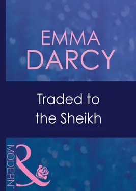 Emma Darcy Traded To The Sheikh обложка книги