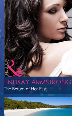 Lindsay Armstrong The Return Of Her Past обложка книги