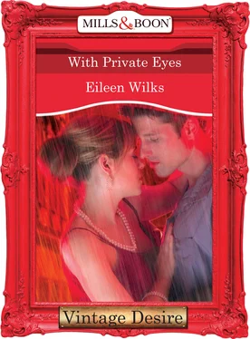 Eileen Wilks With Private Eyes обложка книги
