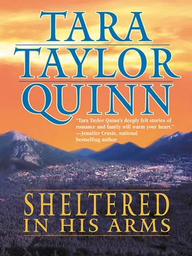 Tara Taylor Quinn Sheltered in His Arms обложка книги