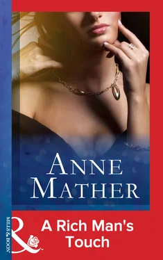 Anne Mather A Rich Man's Touch обложка книги