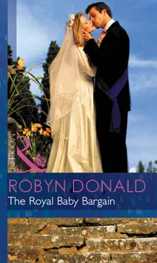 Robyn Donald The Royal Baby Bargain обложка книги