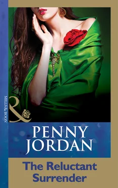 Penny Jordan The Reluctant Surrender обложка книги