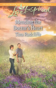 Tina Radcliffe Mending the Doctor's Heart обложка книги