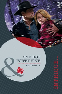 B.J. Daniels One Hot Forty-Five обложка книги