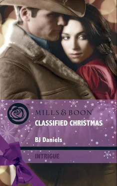 B.J. Daniels Classified Christmas обложка книги