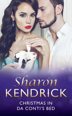 Sharon Kendrick Christmas in Da Conti's Bed обложка книги