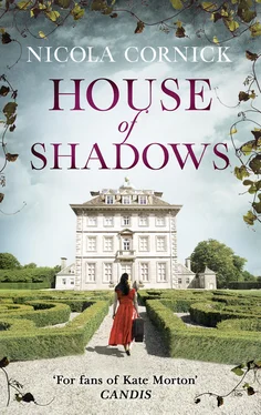 Nicola Cornick House Of Shadows обложка книги