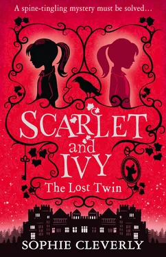 Sophie Cleverly Scarlet and Ivy – The Lost Twin обложка книги