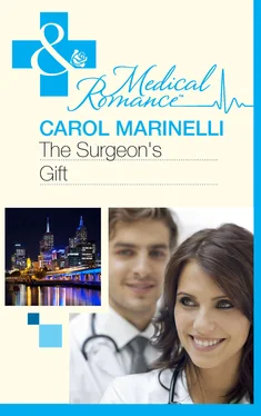 Carol Marinelli The Surgeon's Gift обложка книги