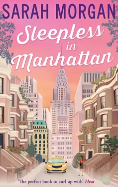 Sarah Morgan Sleepless In Manhattan обложка книги