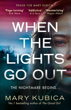 Mary Kubica When The Lights Go Out обложка книги