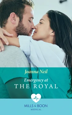 Joanna Neil Emergency at the Royal обложка книги