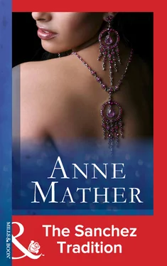 Anne Mather The Sanchez Tradition обложка книги