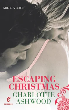 Charlotte Ashwood Escaping Christmas обложка книги