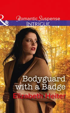 Elizabeth Heiter Bodyguard With A Badge обложка книги