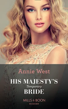 Annie West His Majesty's Temporary Bride обложка книги