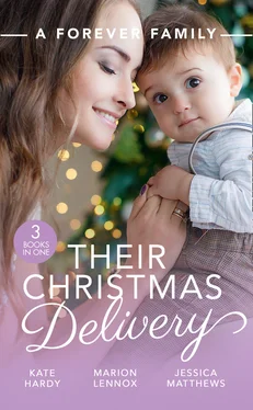 Kate Hardy A Forever Family: Their Christmas Delivery обложка книги