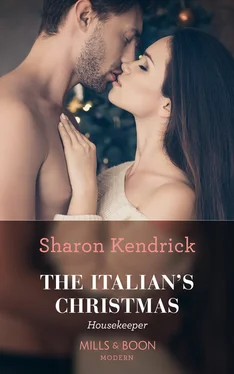 Sharon Kendrick The Italian's Christmas Housekeeper обложка книги