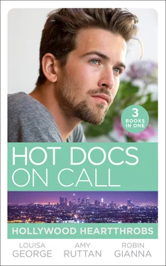 Louisa George Hot Docs On Call: Hollywood Heartthrobs обложка книги