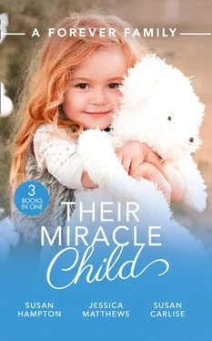 Susan Carlisle A Forever Family: Their Miracle Child обложка книги