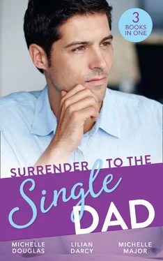 Michelle Douglas Surrender To The Single Dad обложка книги